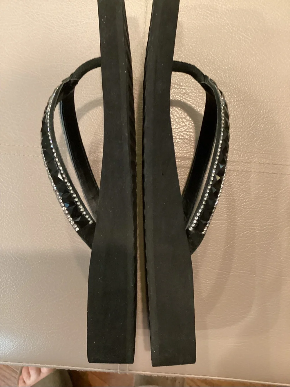 Yellow Box Black Beaded Thong Sandals Size 8.5 - Picture 5 of 6
